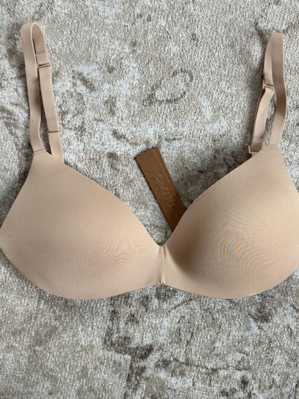 SKIMS Wireless Form Push-up Bra––30B, Sand, NWT 🤍